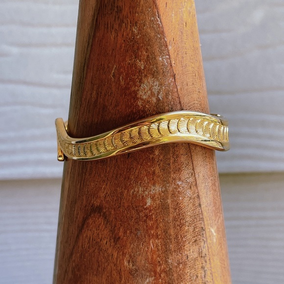 Monet Golden Bracelet - Picture 2 of 5